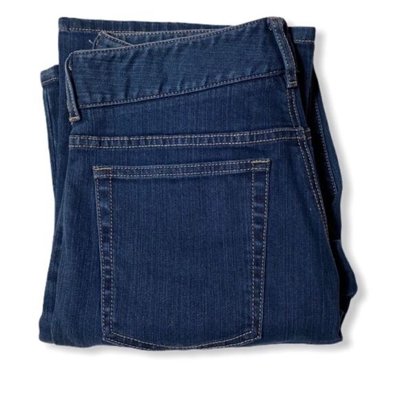 Tahari Denim - Tahari  SZ 6 bootcut jeans